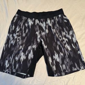 Lululemon T.H.E. Short 11” Linerless Black White Print Men's Size XL
